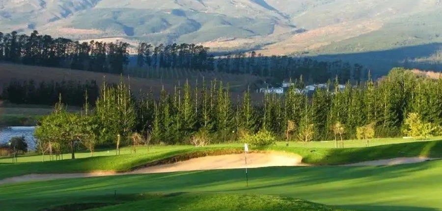 erinvale-golf-clubs-scenic-golf-course-in-sensational-south-africa
